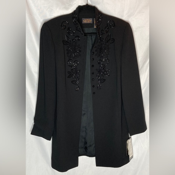 Liz Claiborne Jackets & Blazers - Liz Claiborne Embellished front and Collar Suit Jacket